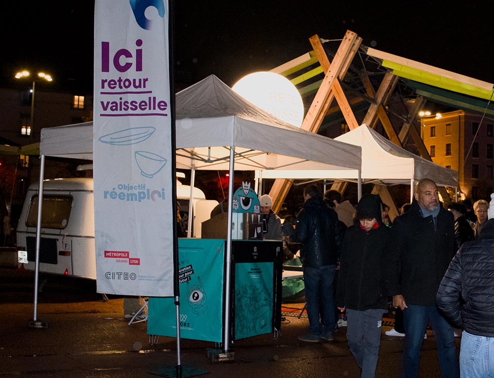 Fete Des Lumieres Wobz Reuse Retour Vaisselle
